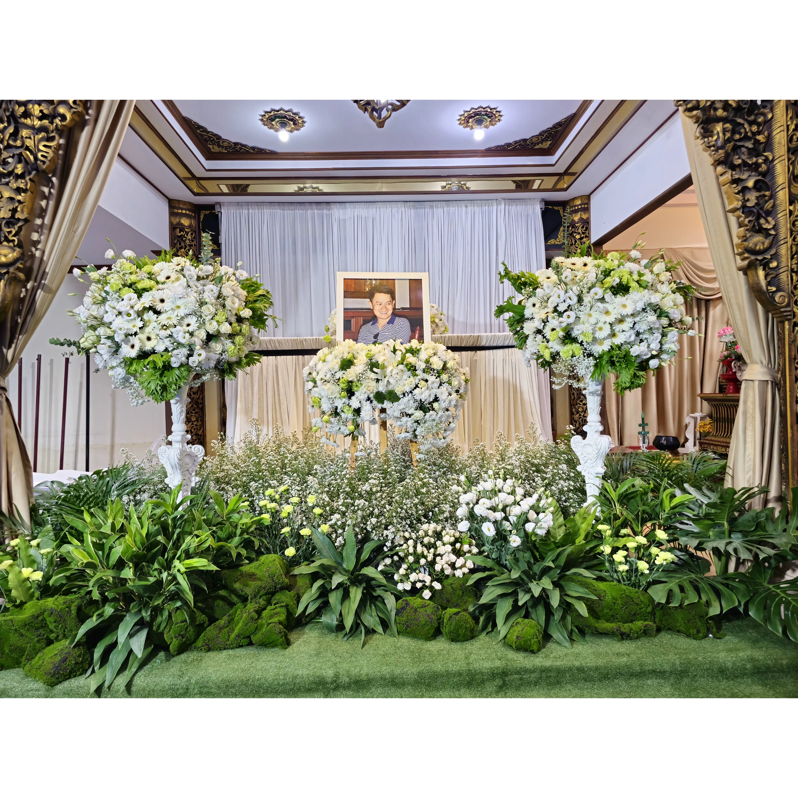 จัดดอกไม้งานศพเชียงใหม่ โทนขาวเขียว แบบสวนหน้าหีบ | เก็ดถะหวา ฟลาวเวอร์