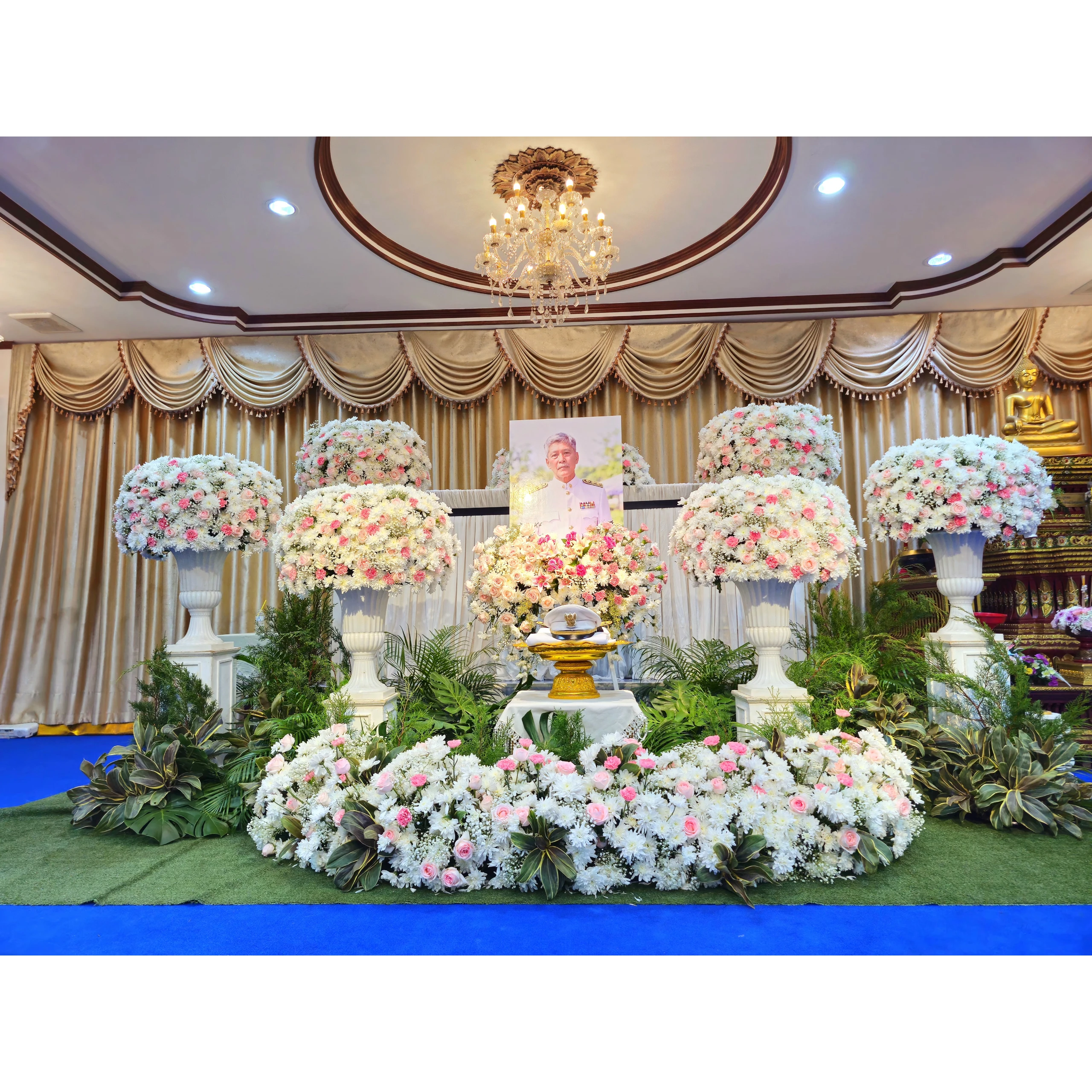 ดดอกไม้งานศพเชียงใหม่ โทนขาวชมพู แบบสวนหน้าหีบ สมเกียรติ