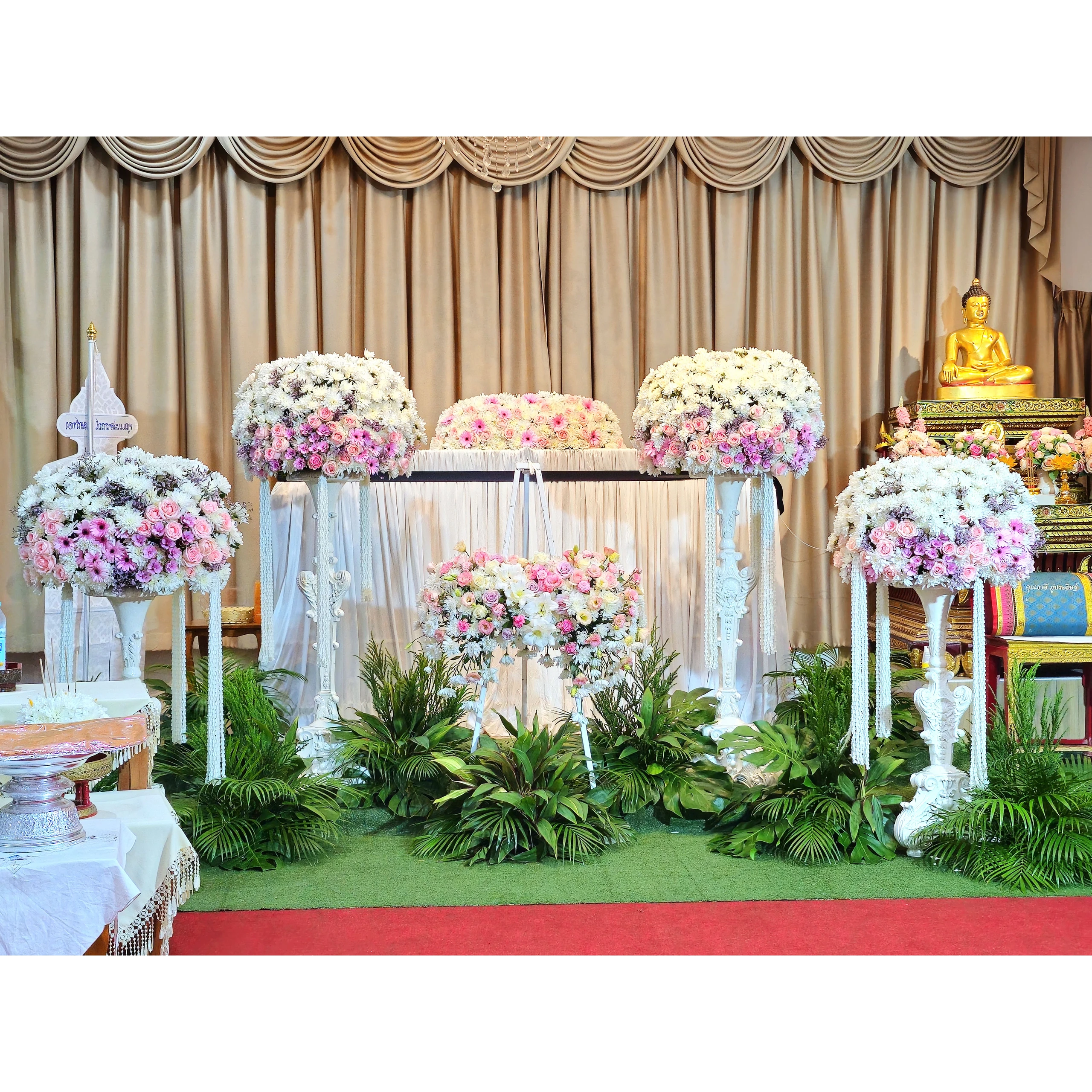 ดอกไม้ประดับงานพิธีบำเพ็ญกุศล ศาลา 2 วัดป่าแพ่ง โทนขาวชมพูสุภาพ ประดับหีบอย่างสมเกียรติ